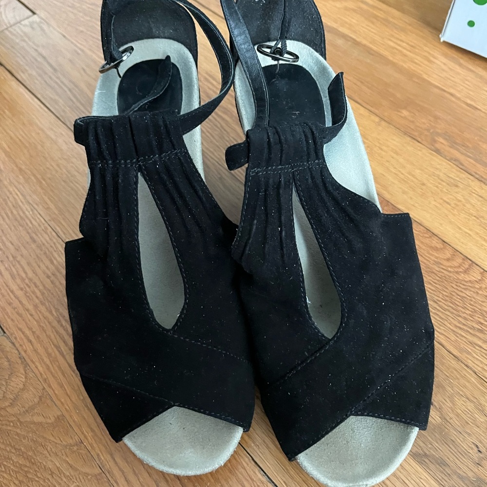 Suede peep toe sandal